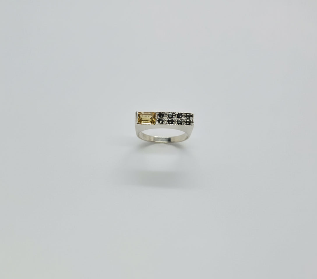 Yellow Stone Geometric Silver Ring