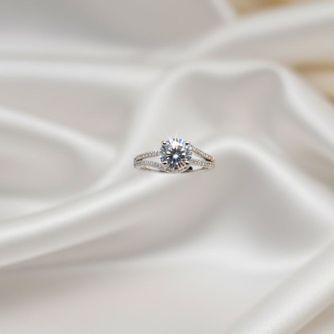 Silver Ring Round CZ with two side 4 prong